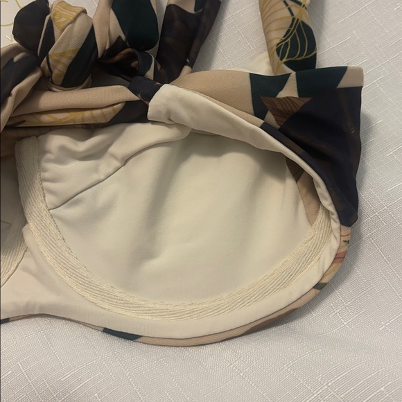 L*Space Tan Multi Lotus Land floral bikini top SZ SM Palm leaves vacay beach NWT - Picture 7 of 9
